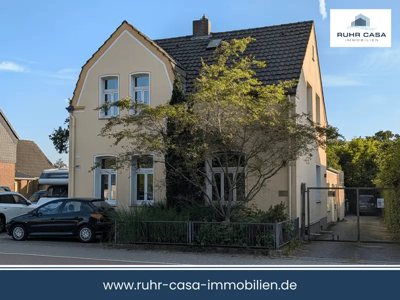 Solide Substanz mit Raum für Ihre Ideen: Zweifamilienhaus mit XXL-Grundstück in Voerde, Voerde (Niederrhein)